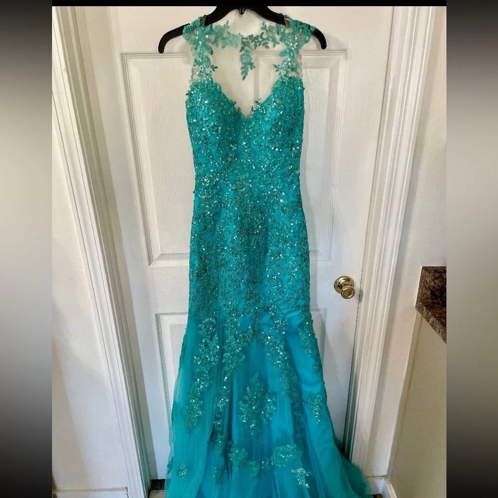 Prom dress - Picture 2 of 2